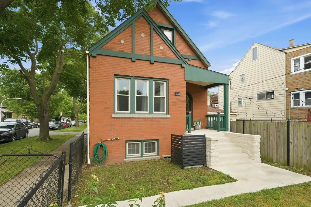 3141 North Richmond Street Chicago IL 60618