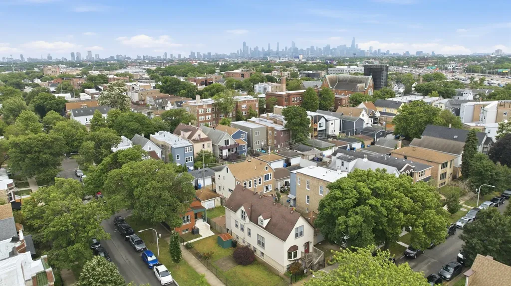 3141 North Richmond Street Chicago IL 60618