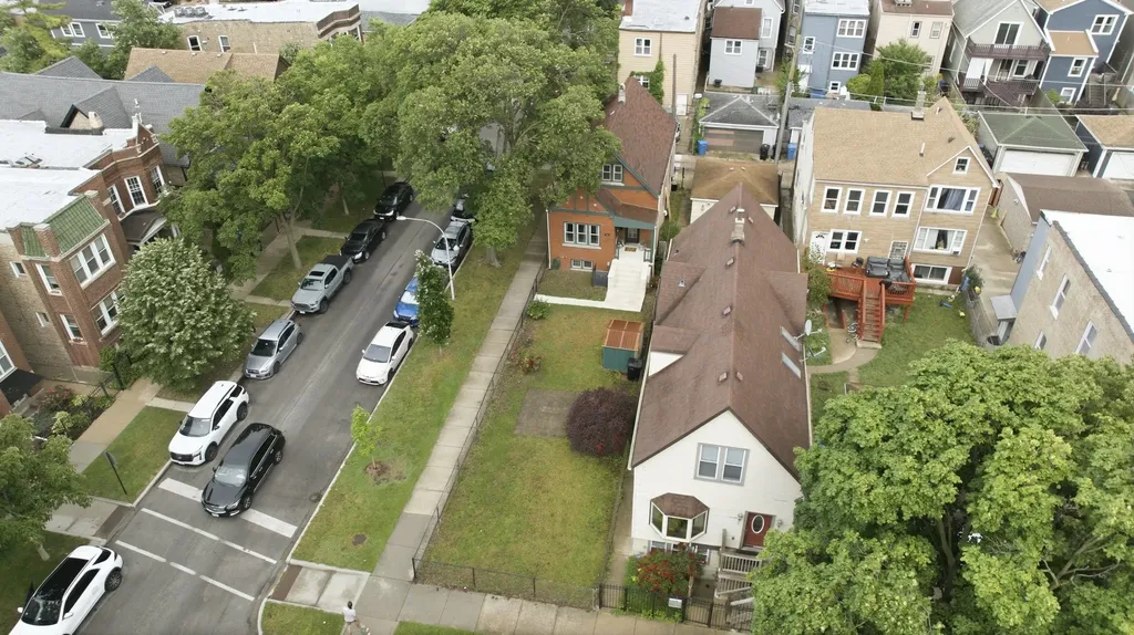 3141 North Richmond Street Chicago IL 60618