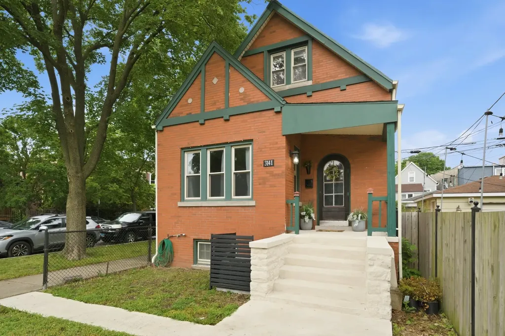 3141 North Richmond Street Chicago IL 60618