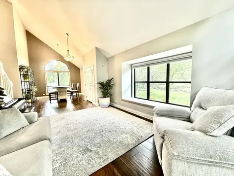 113 Chatsworth Circle Schaumburg IL 60194