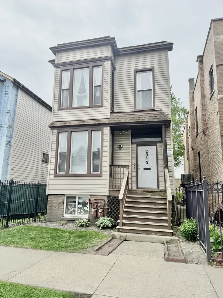 2915 West Mclean Avenue Chicago IL 60647
