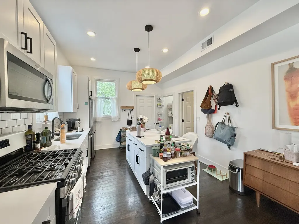 2915 West Mclean Avenue Chicago IL 60647