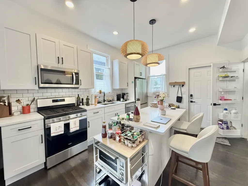 2915 West Mclean Avenue Chicago IL 60647