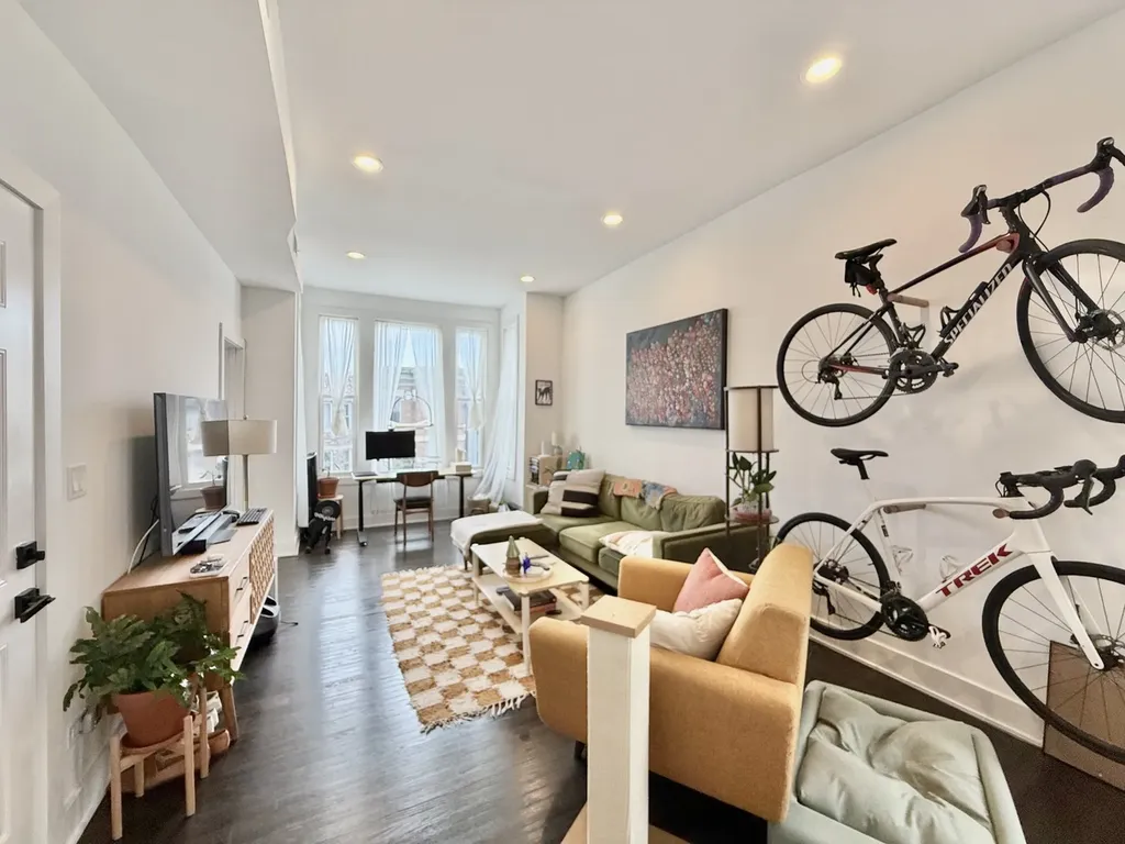 2915 West Mclean Avenue Chicago IL 60647