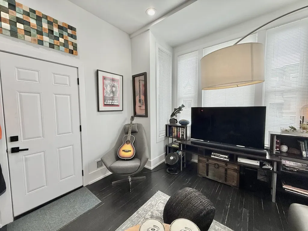 2915 West Mclean Avenue Chicago IL 60647
