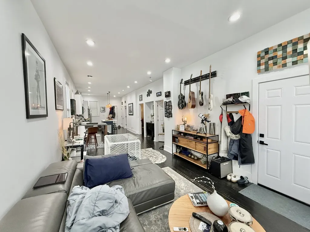 2915 West Mclean Avenue Chicago IL 60647