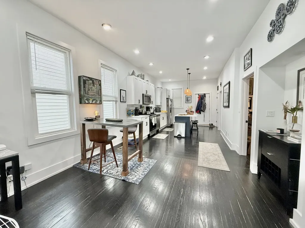 2915 West Mclean Avenue Chicago IL 60647