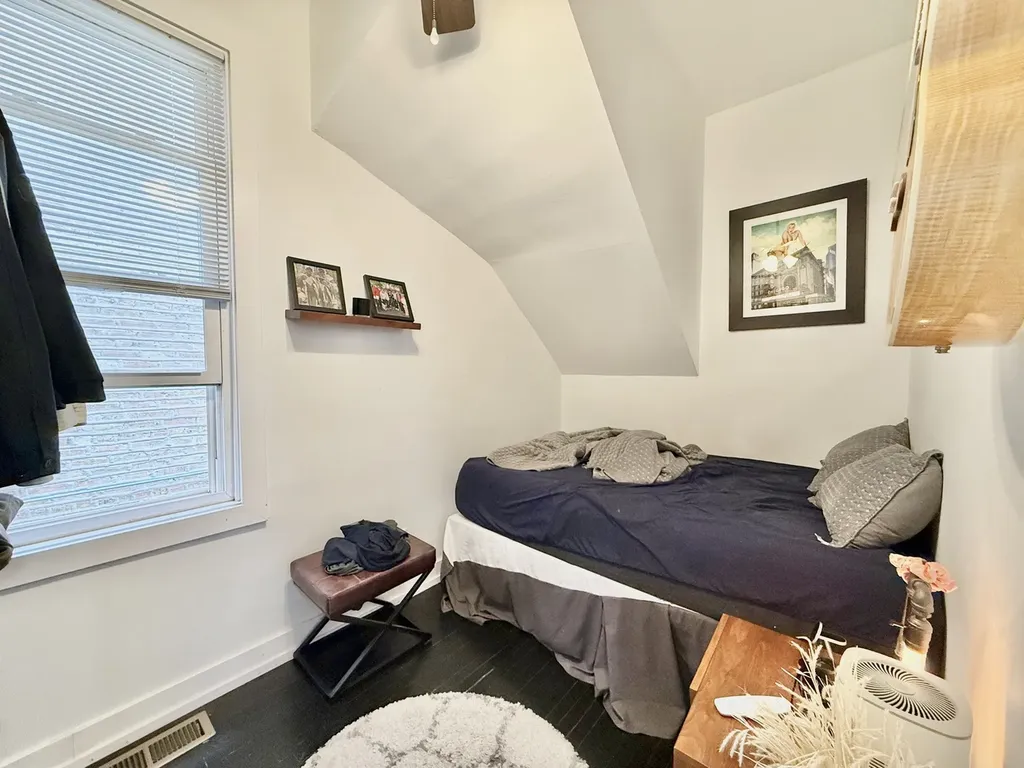 2915 West Mclean Avenue Chicago IL 60647