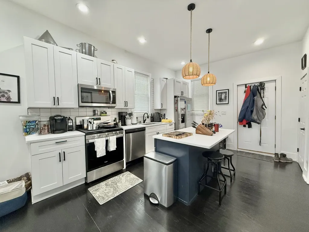 2915 West Mclean Avenue Chicago IL 60647