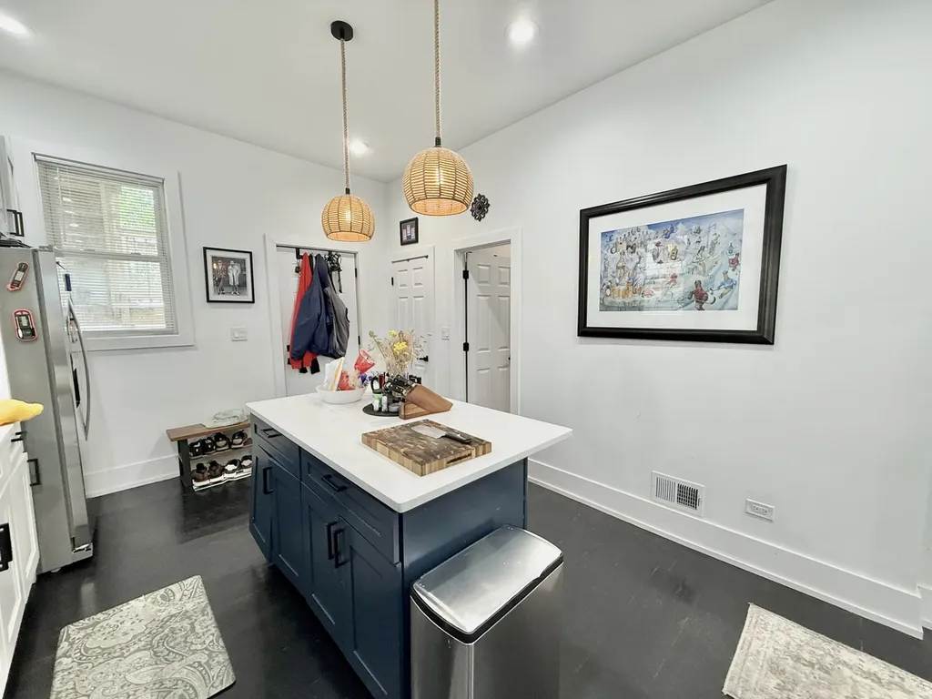 2915 West Mclean Avenue Chicago IL 60647
