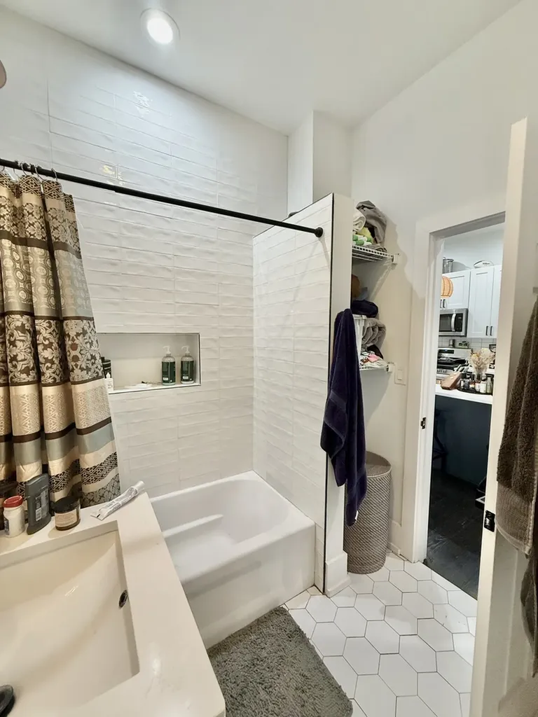 2915 West Mclean Avenue Chicago IL 60647