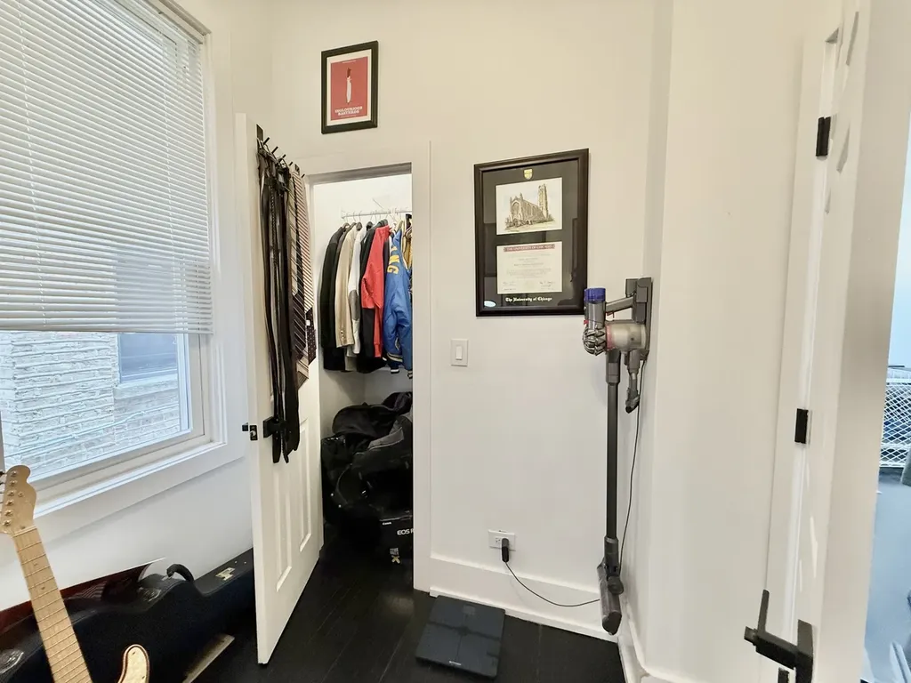 2915 West Mclean Avenue Chicago IL 60647
