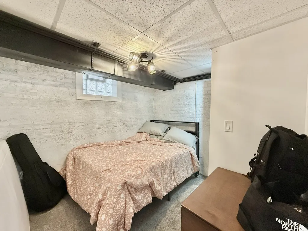 2915 West Mclean Avenue Chicago IL 60647