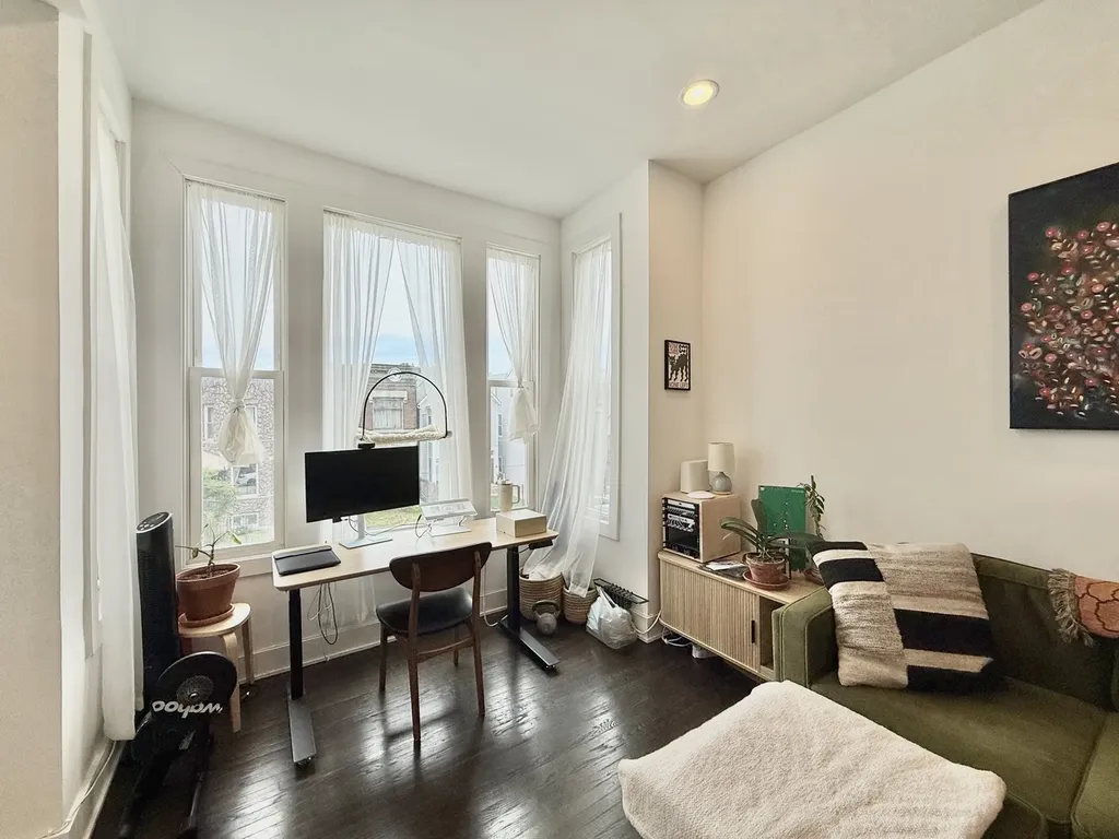 2915 West Mclean Avenue Chicago IL 60647