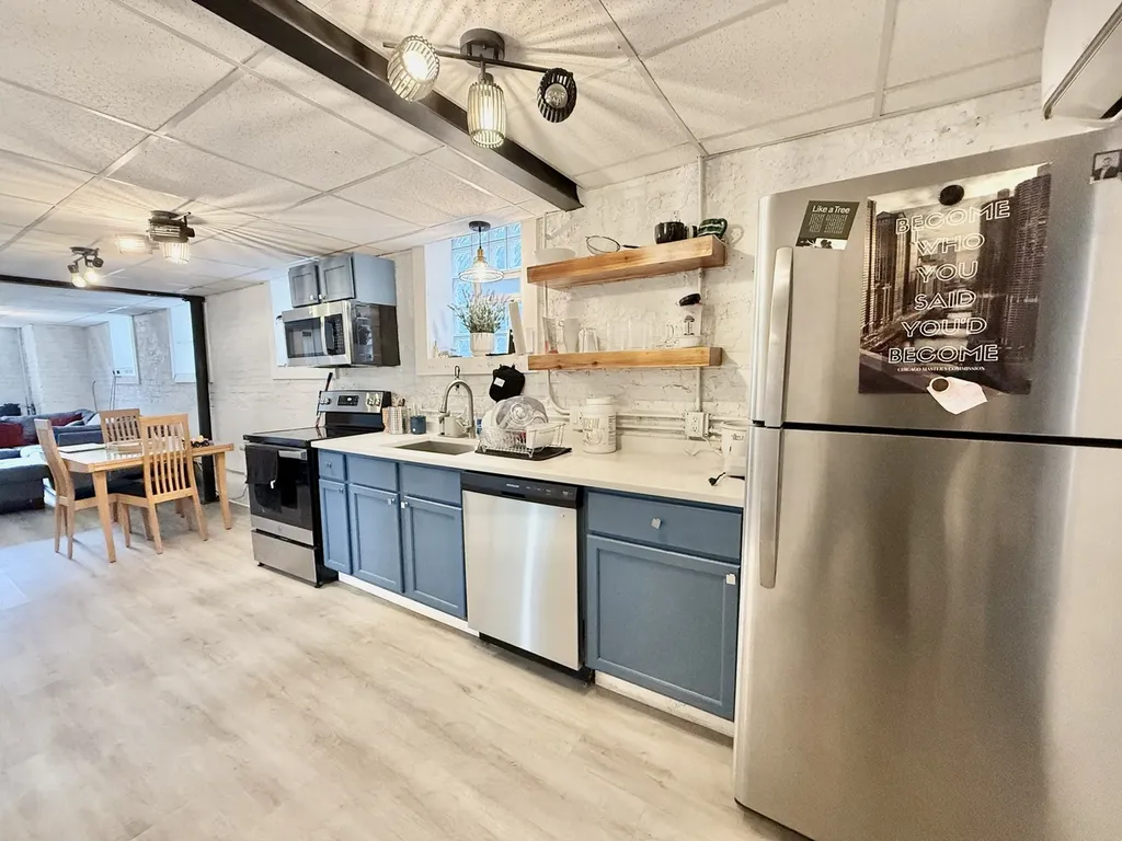 2915 West Mclean Avenue Chicago IL 60647