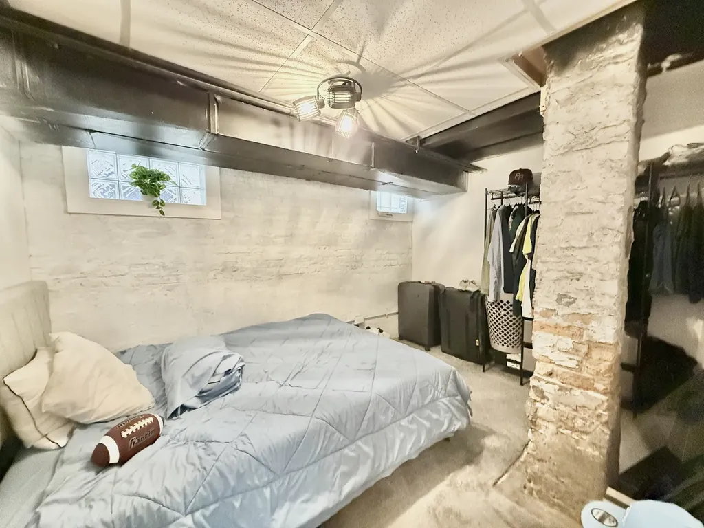 2915 West Mclean Avenue Chicago IL 60647