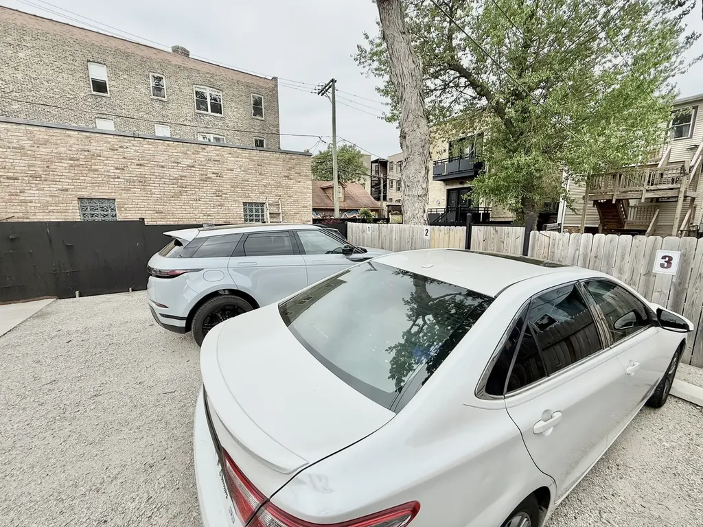 2915 West Mclean Avenue Chicago IL 60647