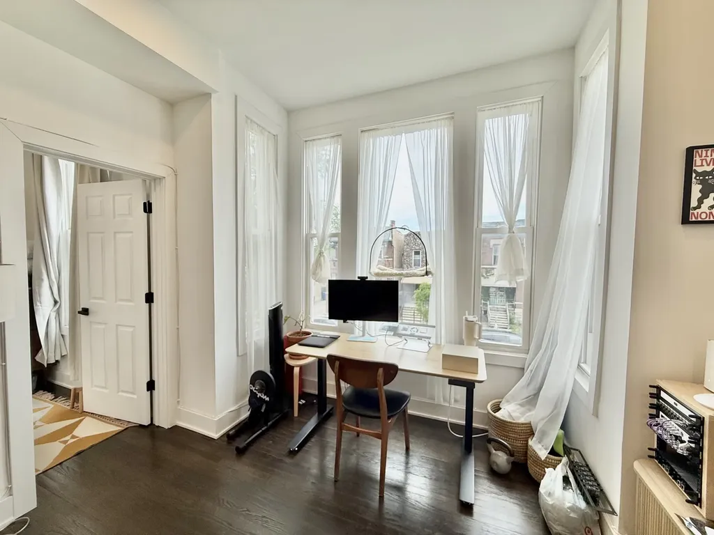2915 West Mclean Avenue Chicago IL 60647