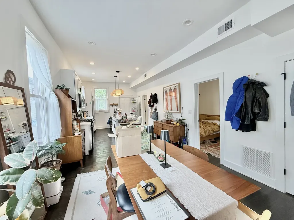 2915 West Mclean Avenue Chicago IL 60647