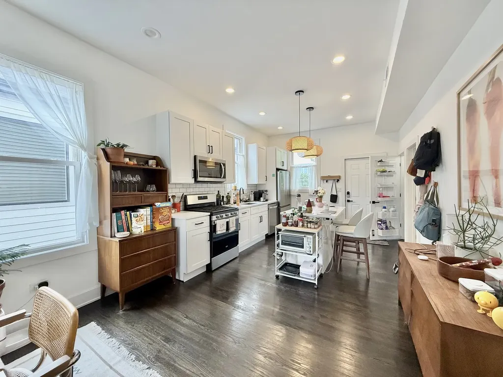 2915 West Mclean Avenue Chicago IL 60647