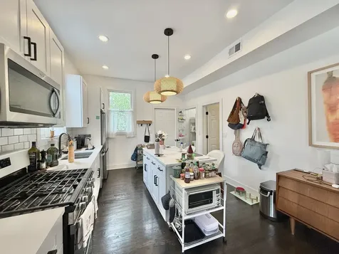 2915 West Mclean Avenue Chicago IL 60647