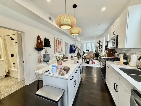 2915 West Mclean Avenue Chicago IL 60647