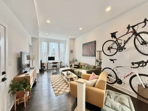2915 West Mclean Avenue Chicago IL 60647