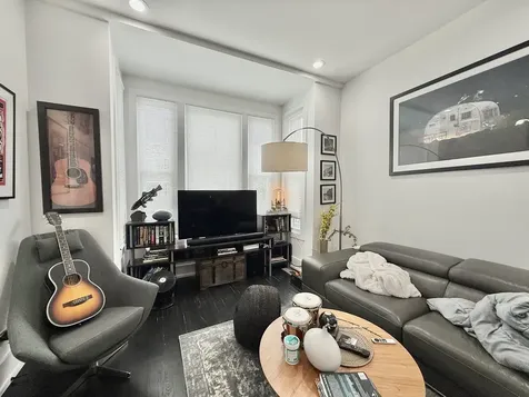 2915 West Mclean Avenue Chicago IL 60647