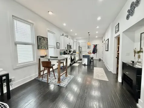 2915 West Mclean Avenue Chicago IL 60647