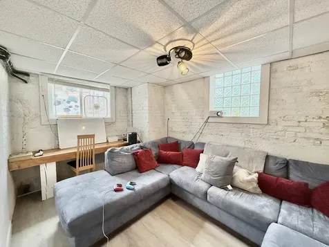2915 West Mclean Avenue Chicago IL 60647