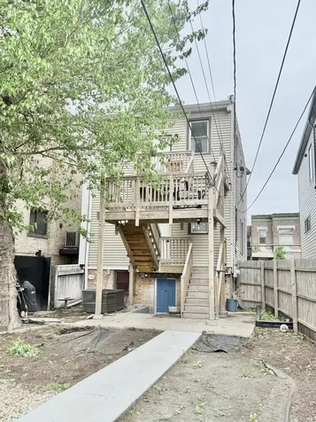 2915 West Mclean Avenue Chicago IL 60647