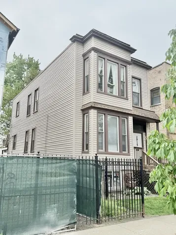2915 West Mclean Avenue Chicago IL 60647