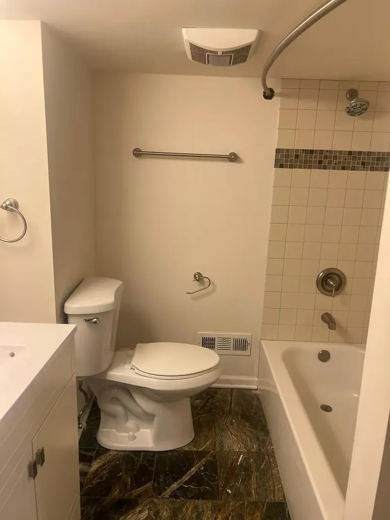 5749 West 63rd Place Chicago IL 60638