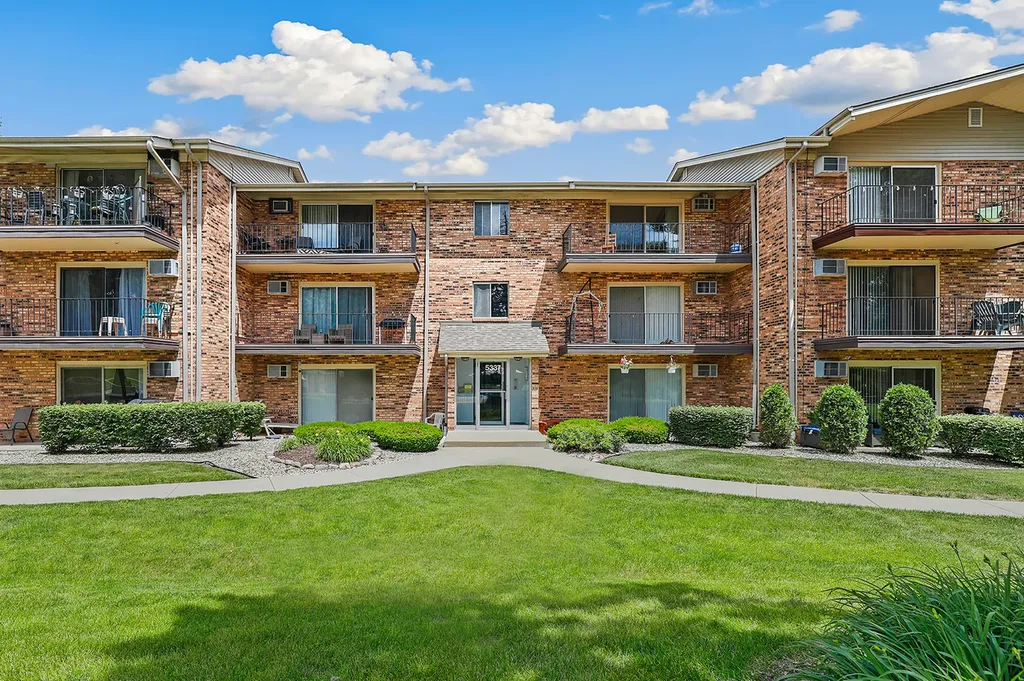 5337 Waterbury Court Crestwood IL 60418
