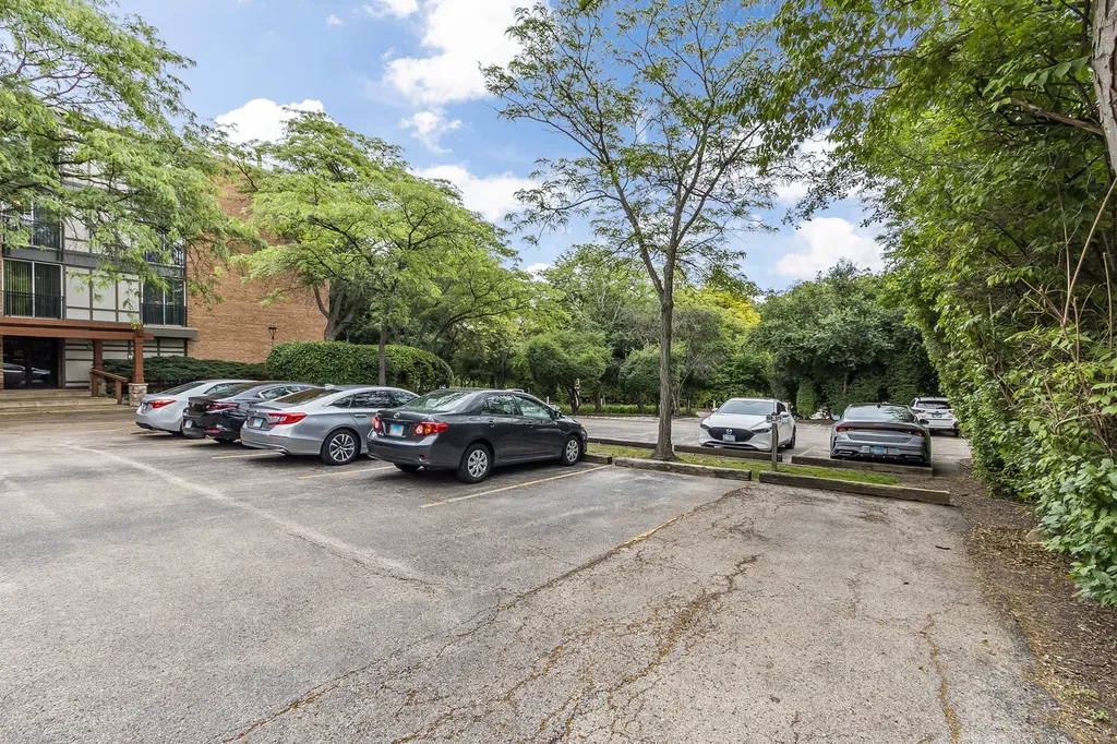5830 Oakwood Drive Lisle IL 60532