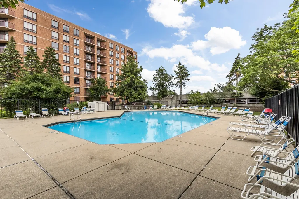 5830 Oakwood Drive Lisle IL 60532