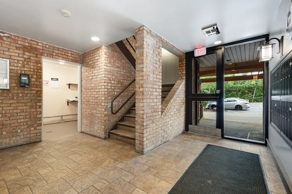 5830 Oakwood Drive Lisle IL 60532