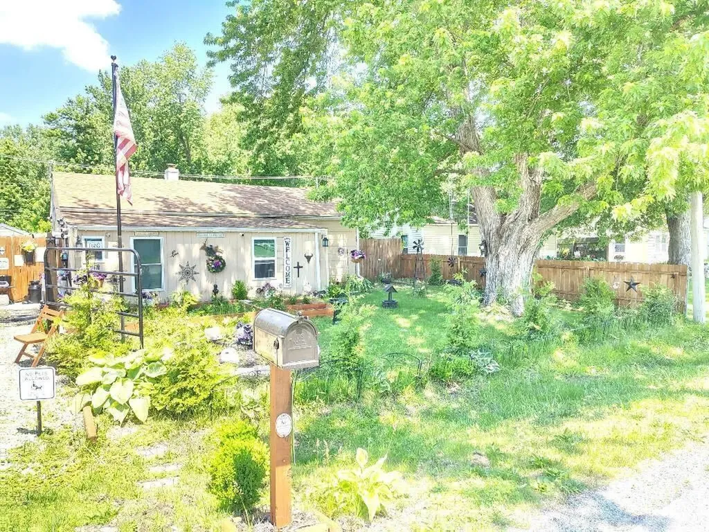 16925 10TH Avenue East Moline IL 61244