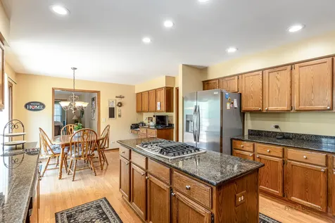 8 North Old Creek Road Vernon Hills IL 60061