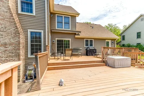 8 North Old Creek Road Vernon Hills IL 60061