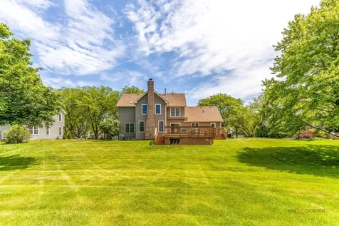 8 North Old Creek Road Vernon Hills IL 60061