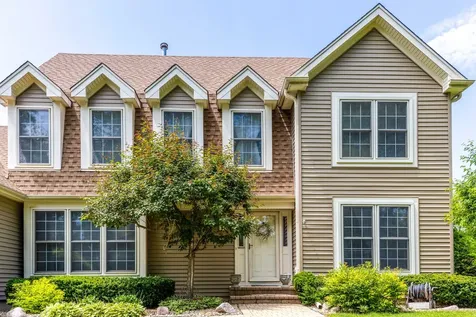 8 North Old Creek Road Vernon Hills IL 60061
