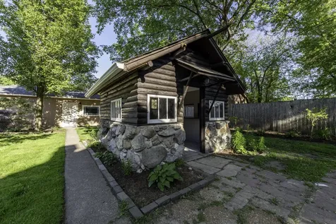 2613 Elim Avenue Zion IL 60099