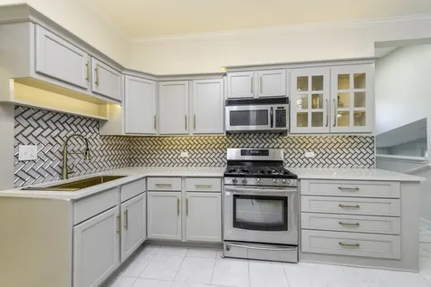 2613 Elim Avenue Zion IL 60099