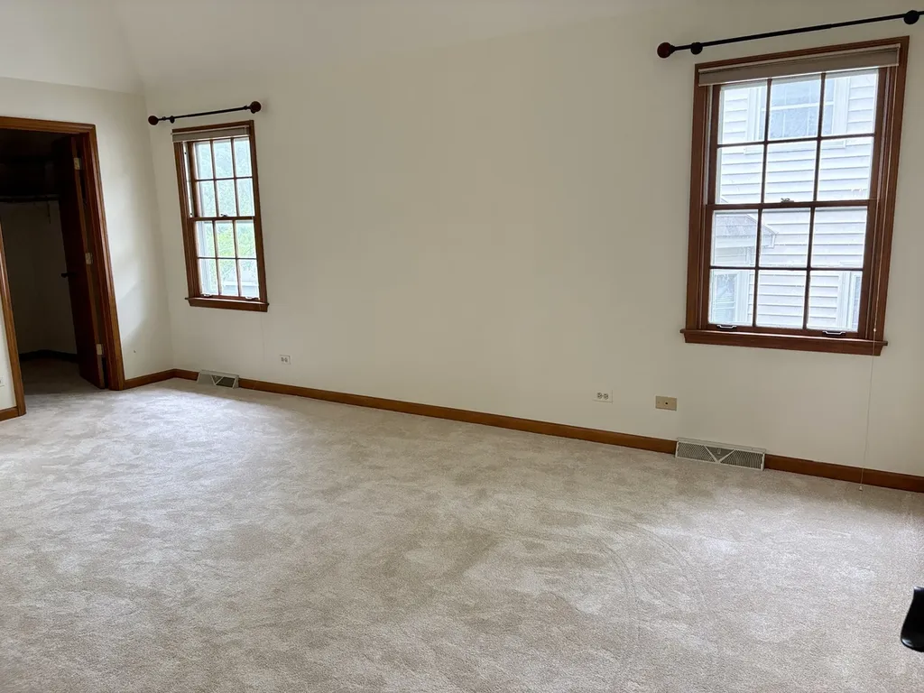 244 Knoll Street Wheaton IL 60187