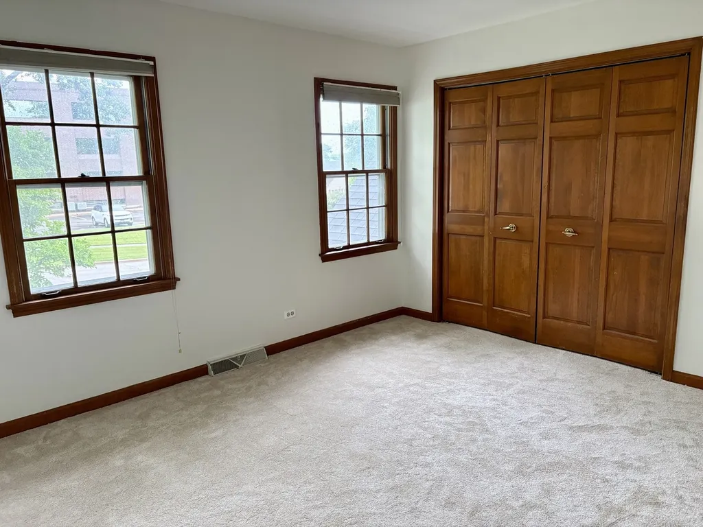 244 Knoll Street Wheaton IL 60187