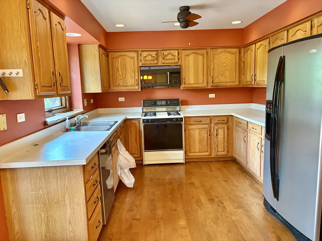 244 Knoll Street Wheaton IL 60187