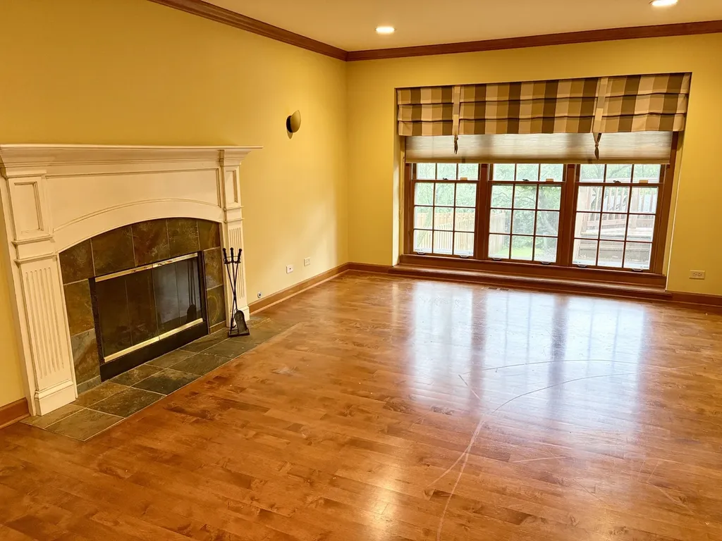244 Knoll Street Wheaton IL 60187