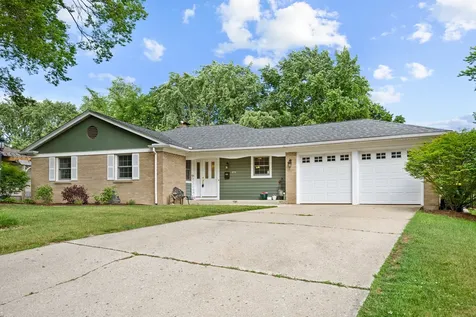 810 North Allen Avenue Mchenry IL 60050